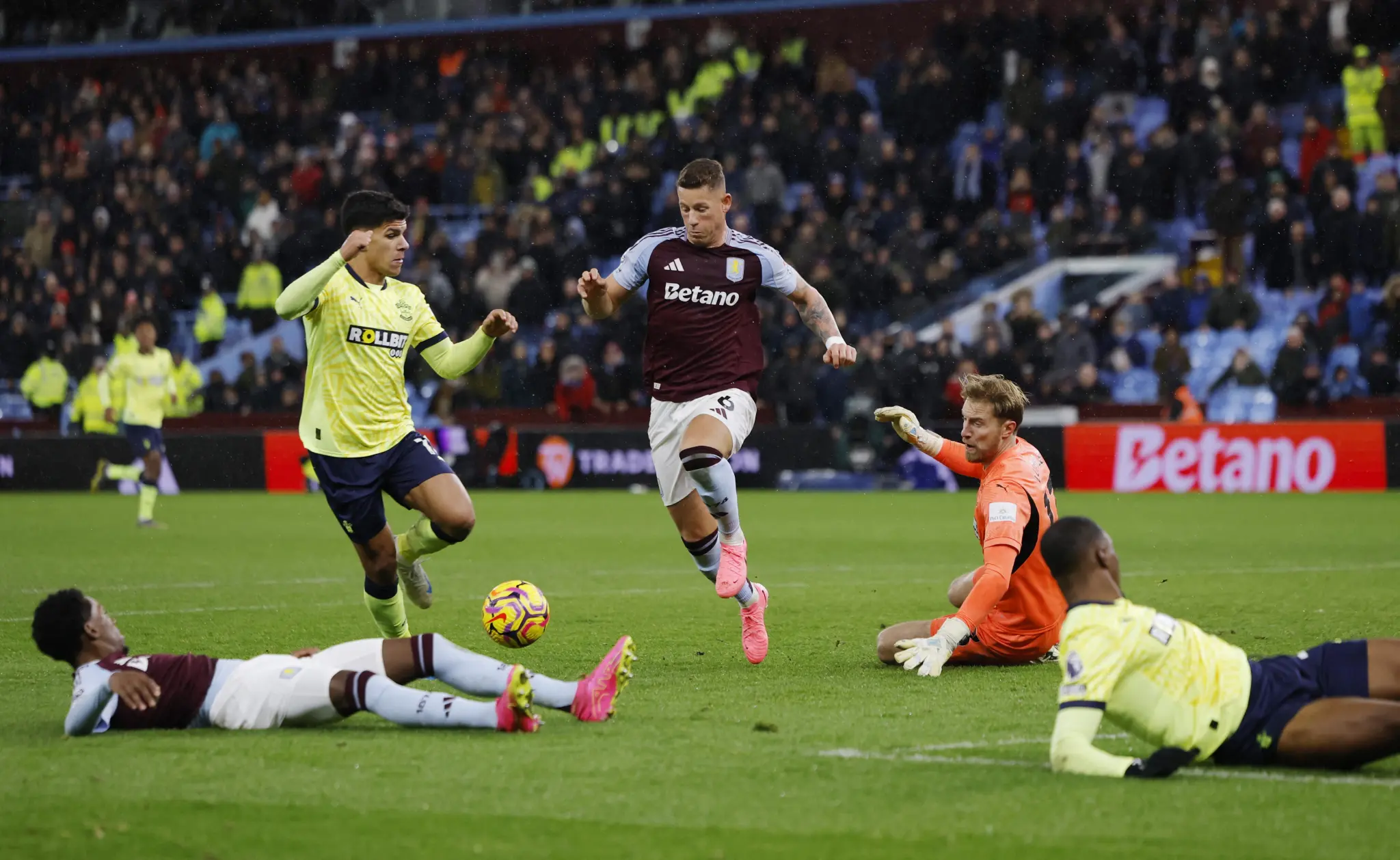 南安普顿大破对手，赛季保级信心大增