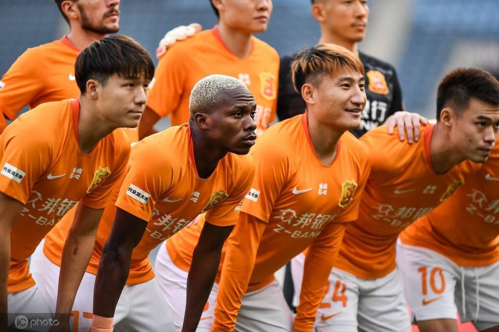 爱游戏-包含武汉卓尔球队展现出色实力，蓄势待发的词条