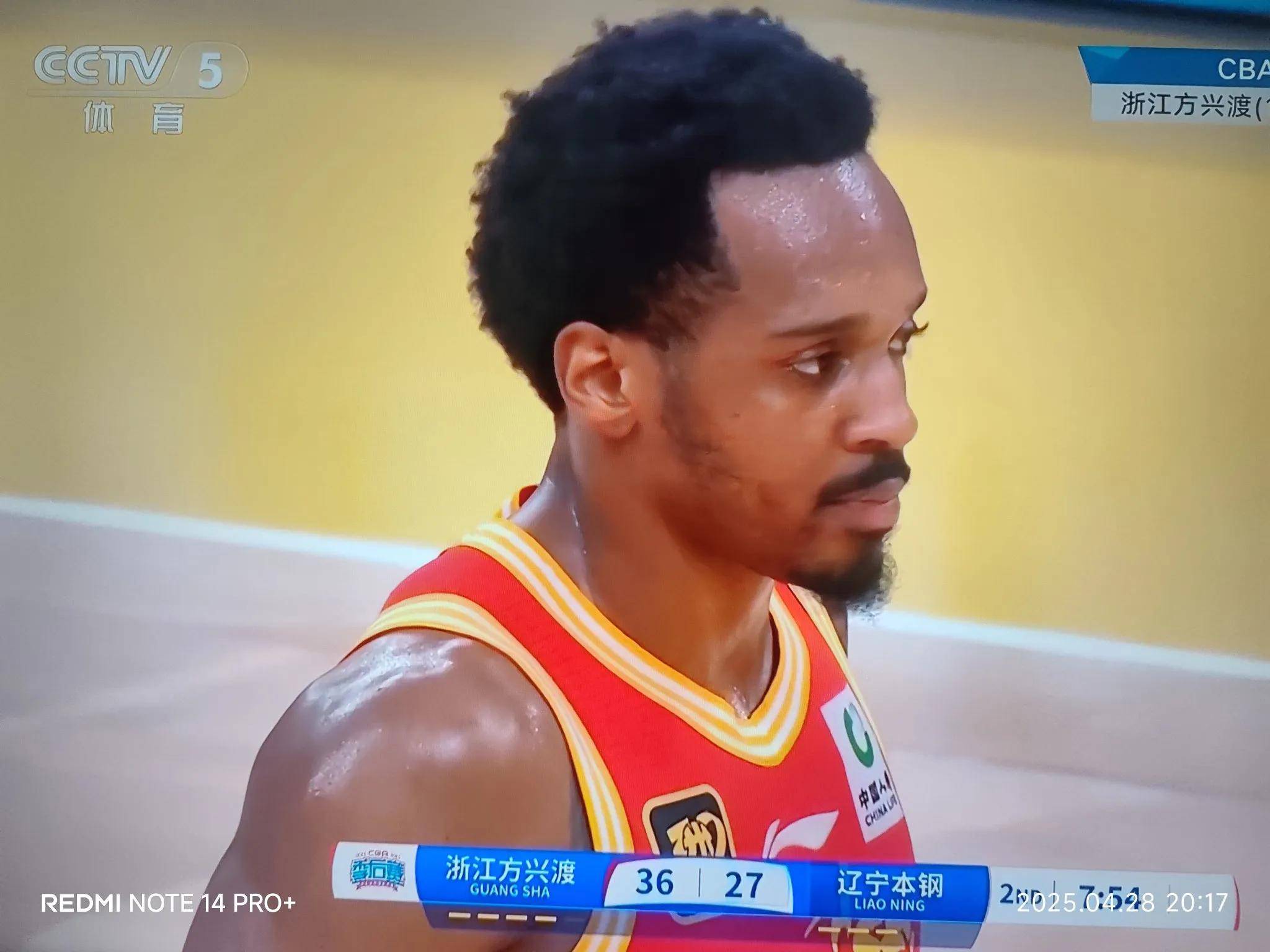 -球员精气神十足，比赛节奏异常激烈