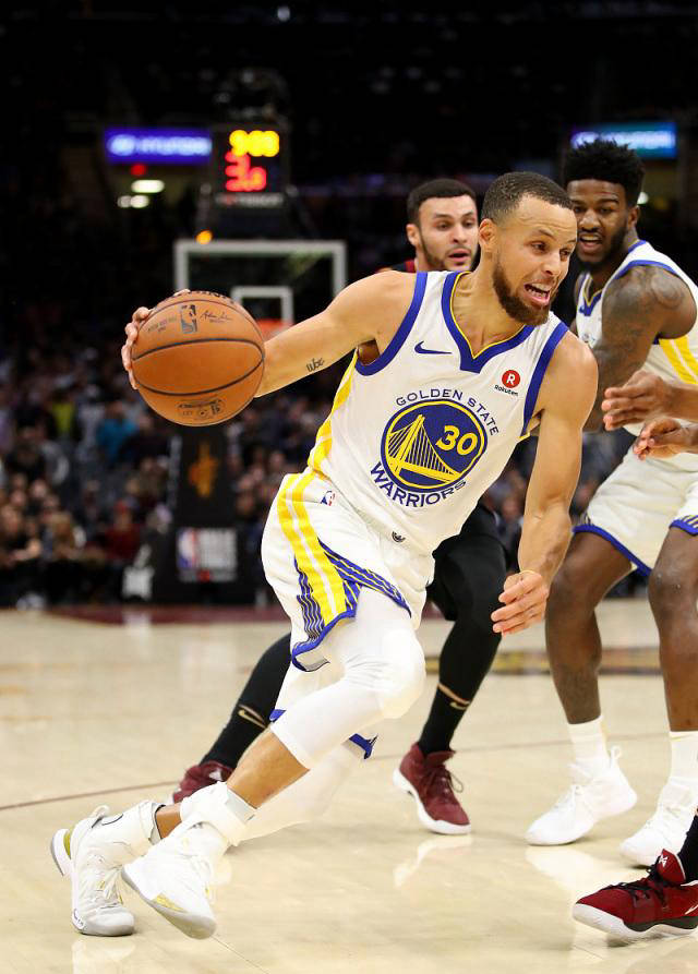 关于勇士队面对强敌，主帅强调团结拼搏的信息