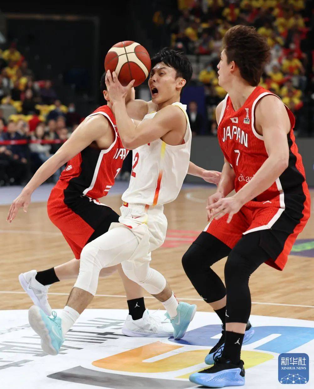 爱游戏官网-大胜！球队在比赛中展现出色实力，轻取对手