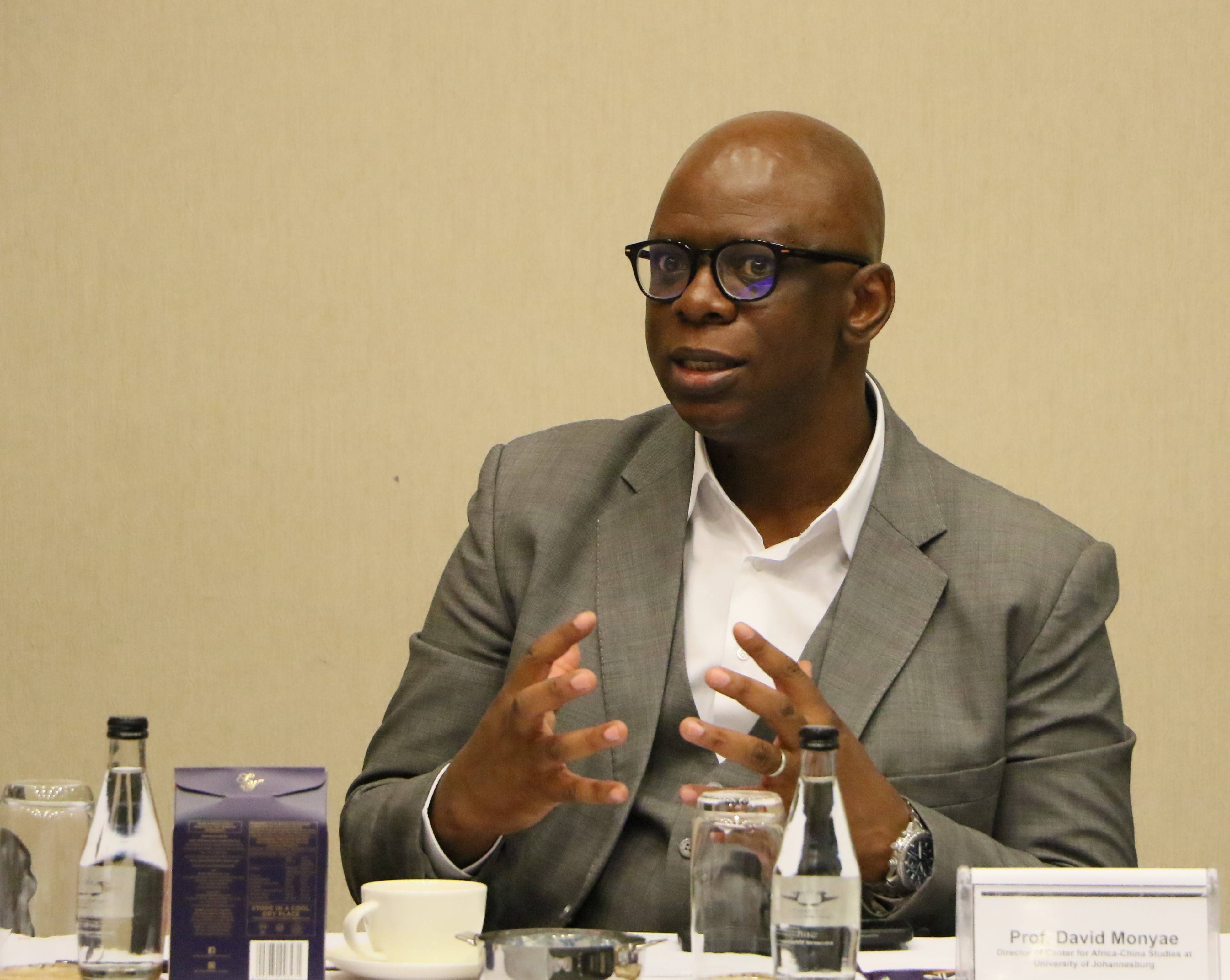 爱游戏官网-南非队波折不断，摸索正确方向