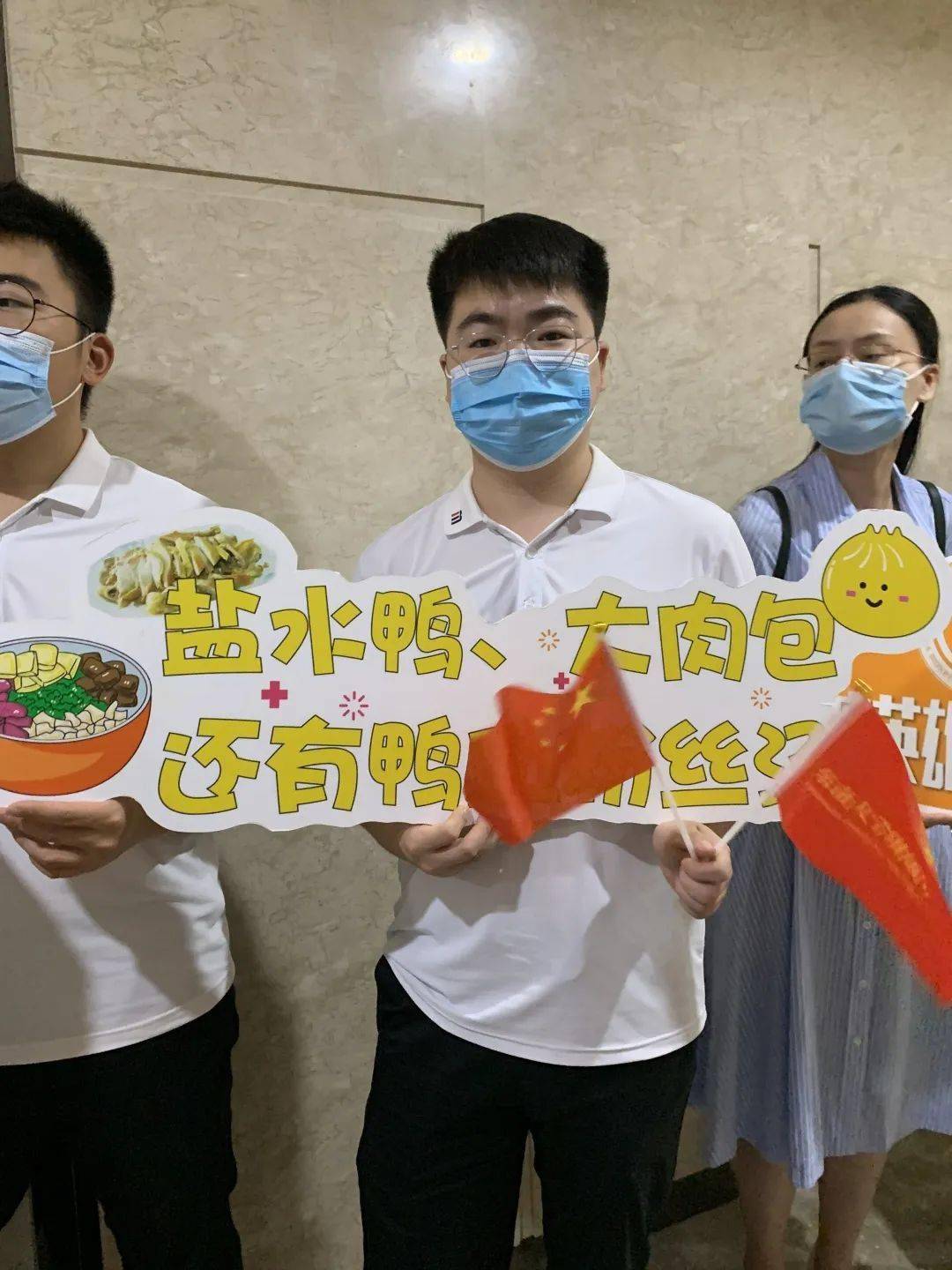 包含英雄归来，一队球员夺得胜利锦标的词条