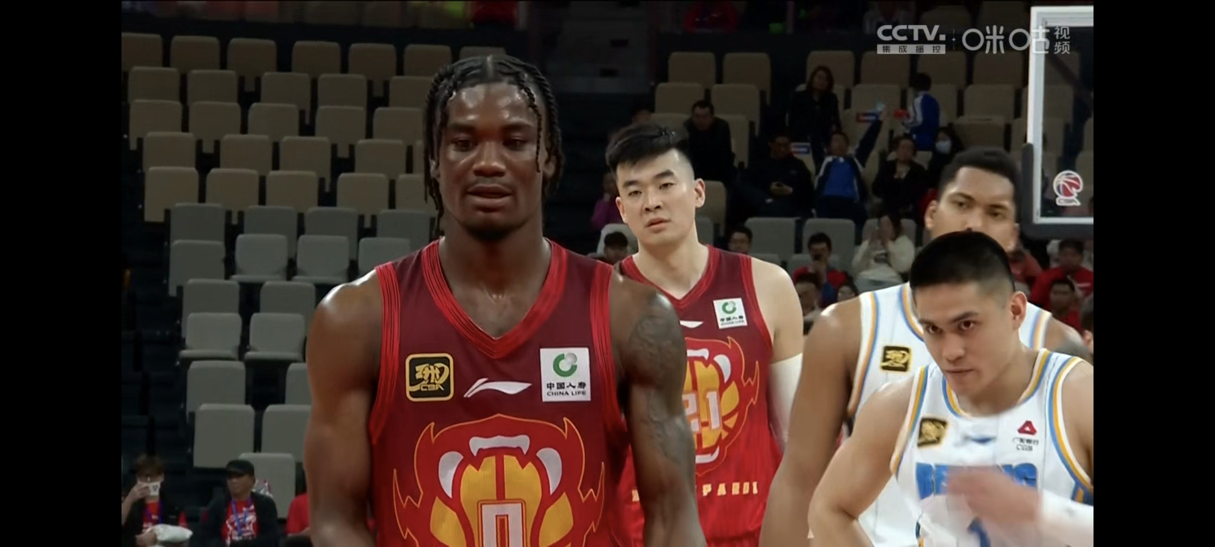 深圳队惊险击败湖南男篮，勇夺胜利的简单介绍