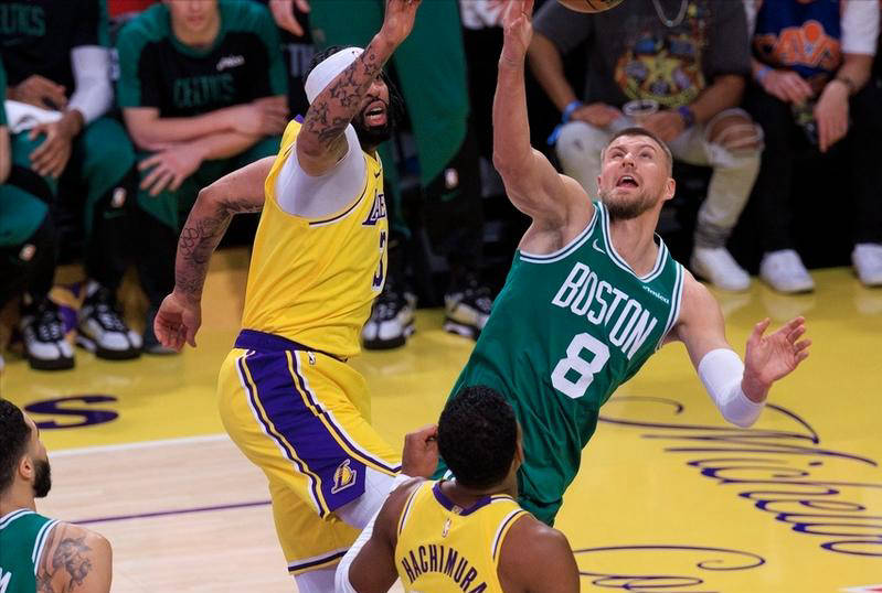 湖人主场大胜凯尔特人，取得四连胜