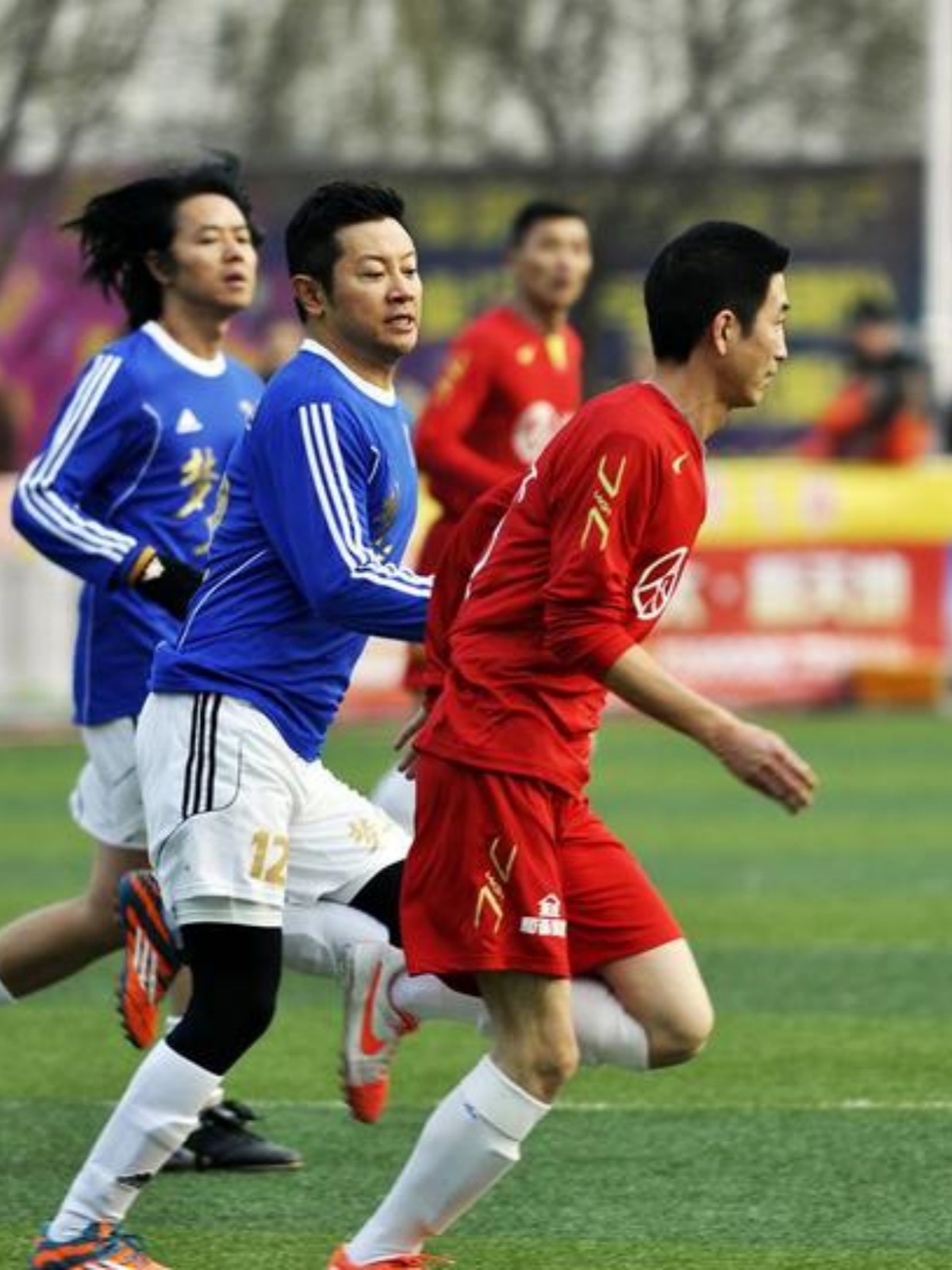 球队整队主力球员退休，教练组队伍任命备战颤动的简单介绍