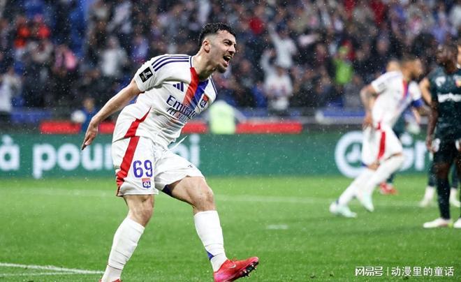 爱游戏官网入口-包含里昂客场艰难击败尼姿，法甲领跑的词条