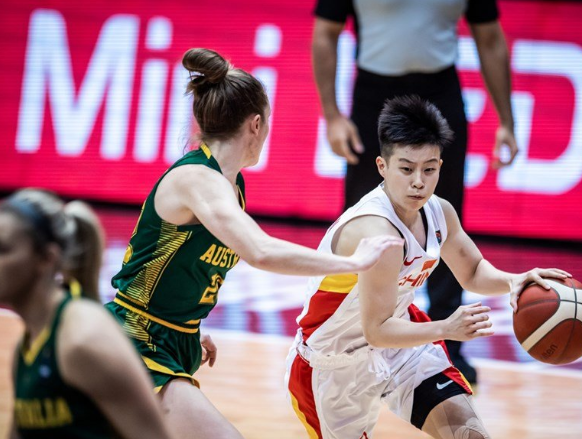 包含大连女篮大比分战胜重庆队，晋级四强的词条