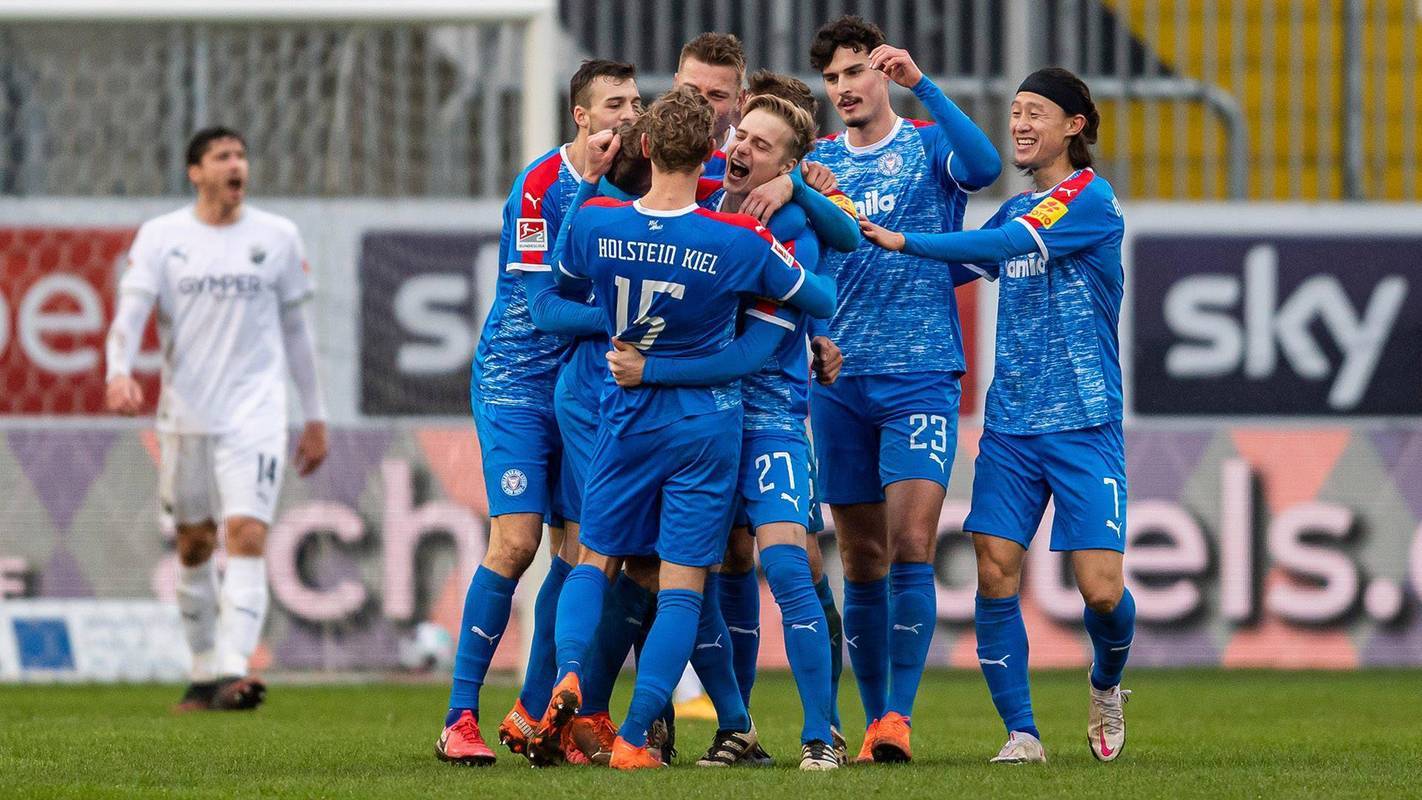 爱游戏app下载-汉堡队意外击败强大对手，引发轰动