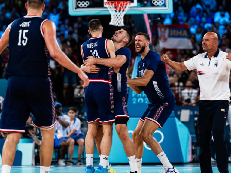 爱游戏体育官网-包含大场面上演精彩战术，球员技术展现惊艳的词条