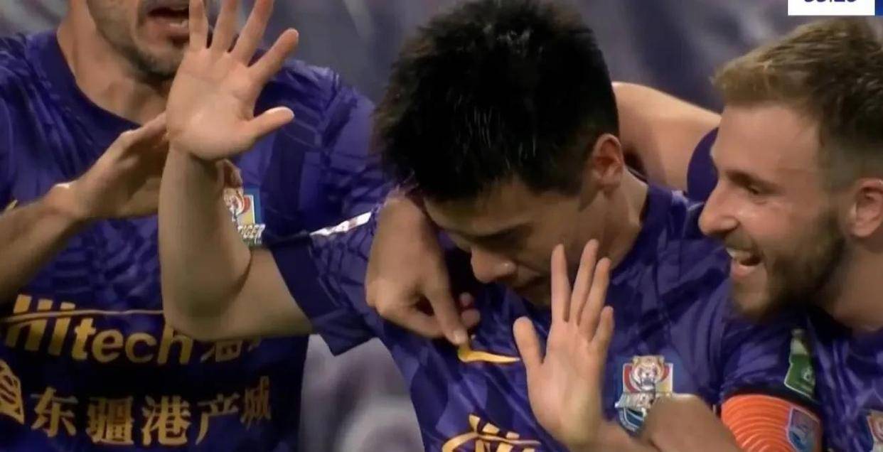 爱游戏官网-瓦伦西亚主场失利，球迷心情沉重