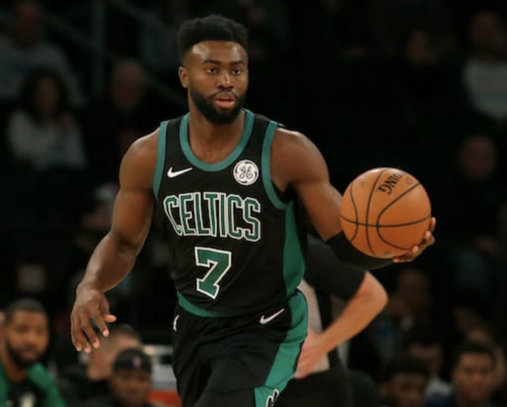 雄鹿防守疲软暴露问题，需加强篮筐保护的简单介绍