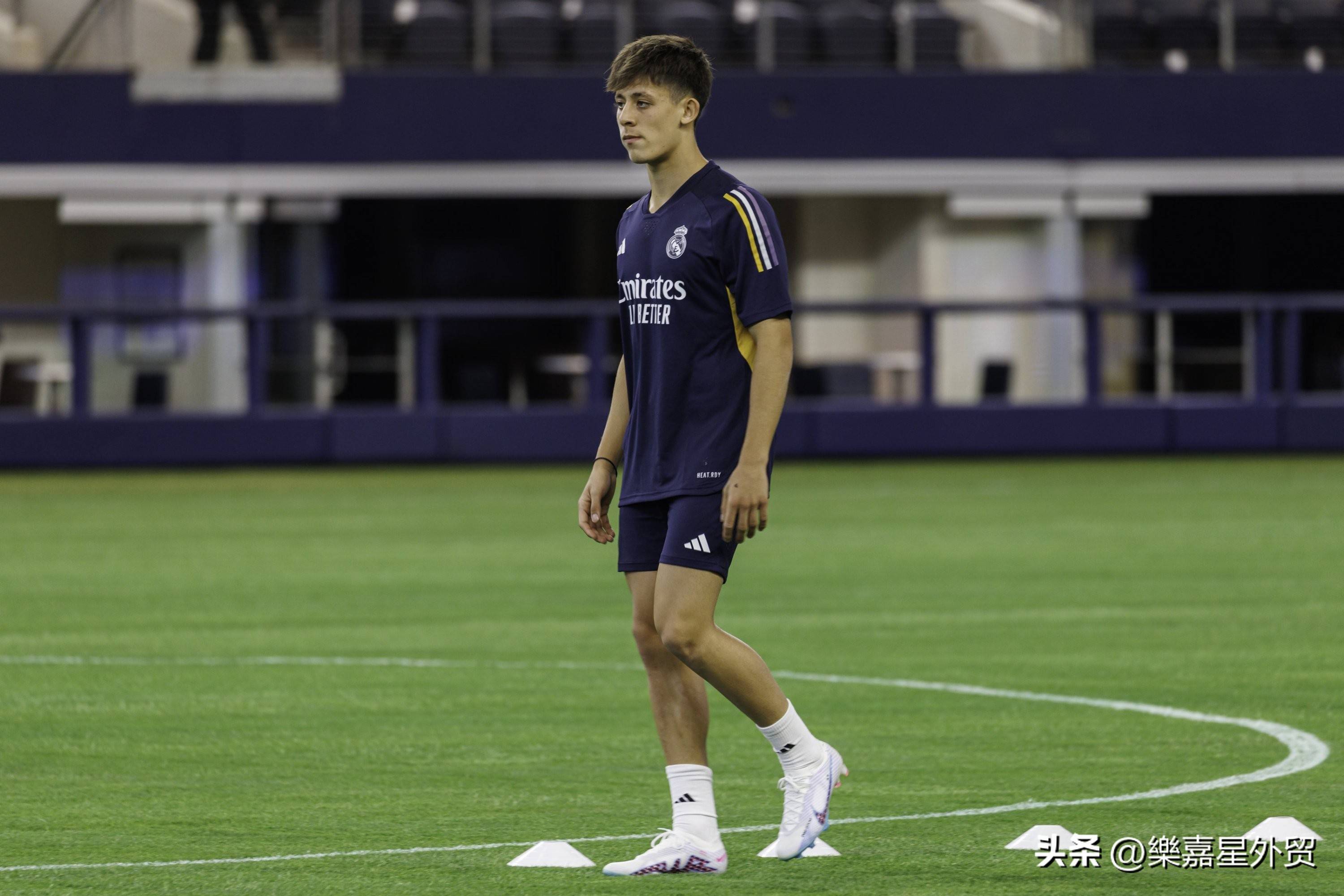 爱游戏官方入口-关于足球行业最新动向：备受关注的球员状态亮眼，备受瞩目的信息