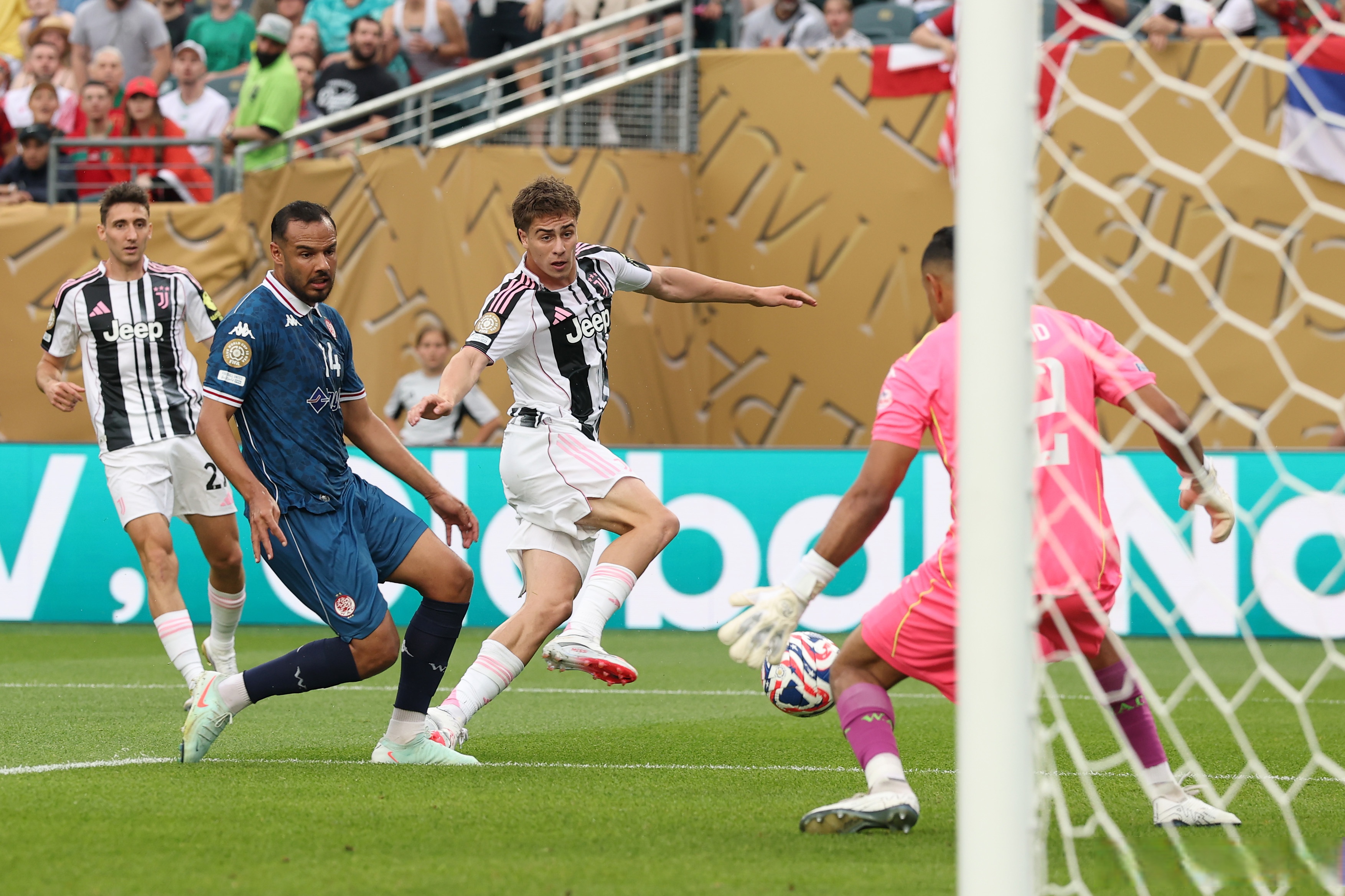 包含尤文图斯后卫赛后接受采访,对比赛做出评论的词条 包含尤文图斯后卫赛后接受采访,对比赛做出评论的词条