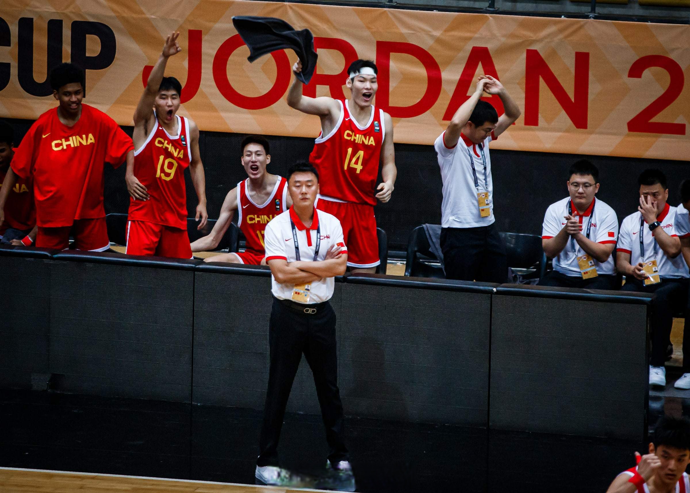 关于篮球赛事再度开启，球员瞬间爆发惊人实力的信息