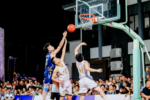 爱游戏官方登录入口-湖南篮球赛场上崭露头角